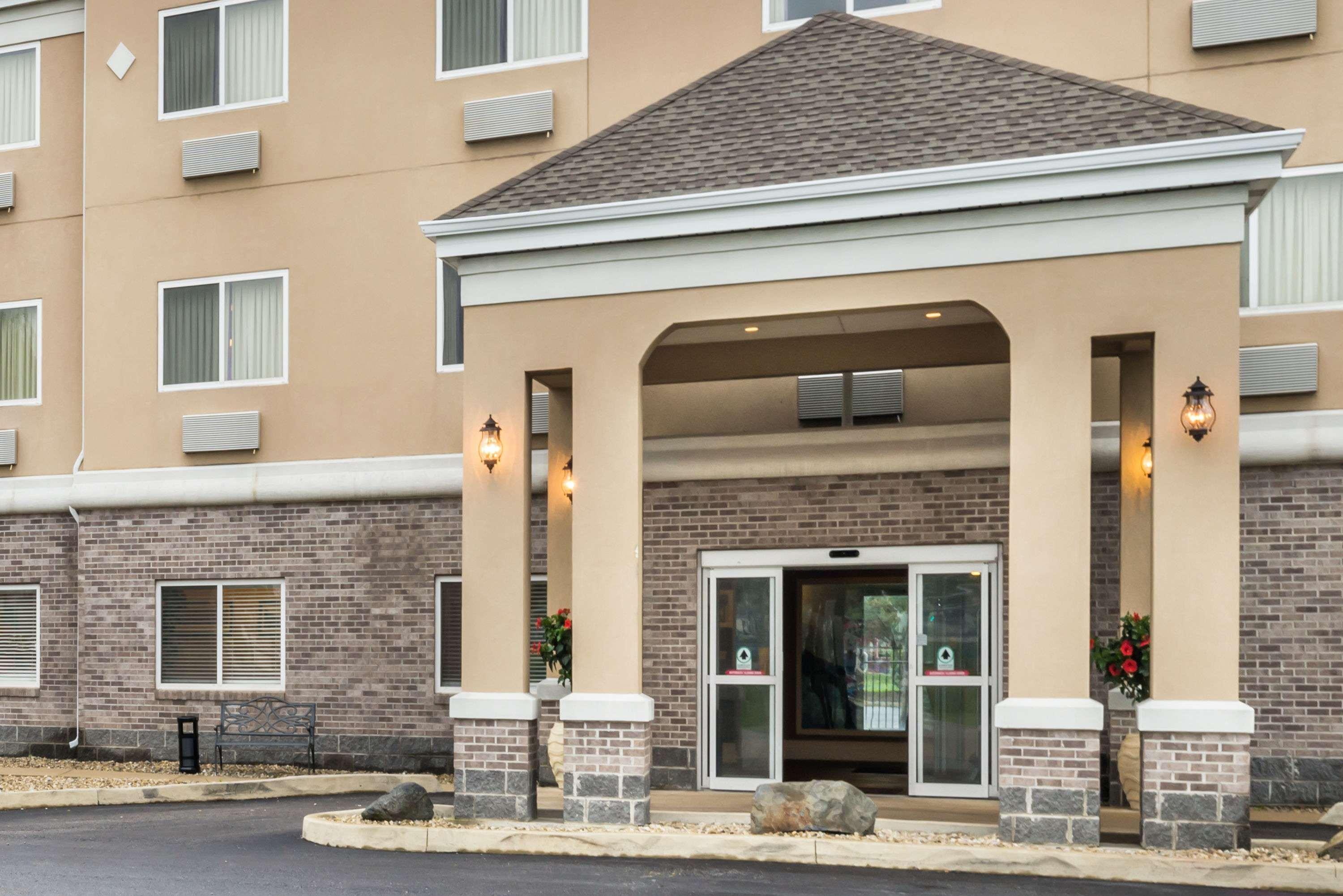 Baymont By Wyndham Indianapolis Northeast Hotel Exterior photo